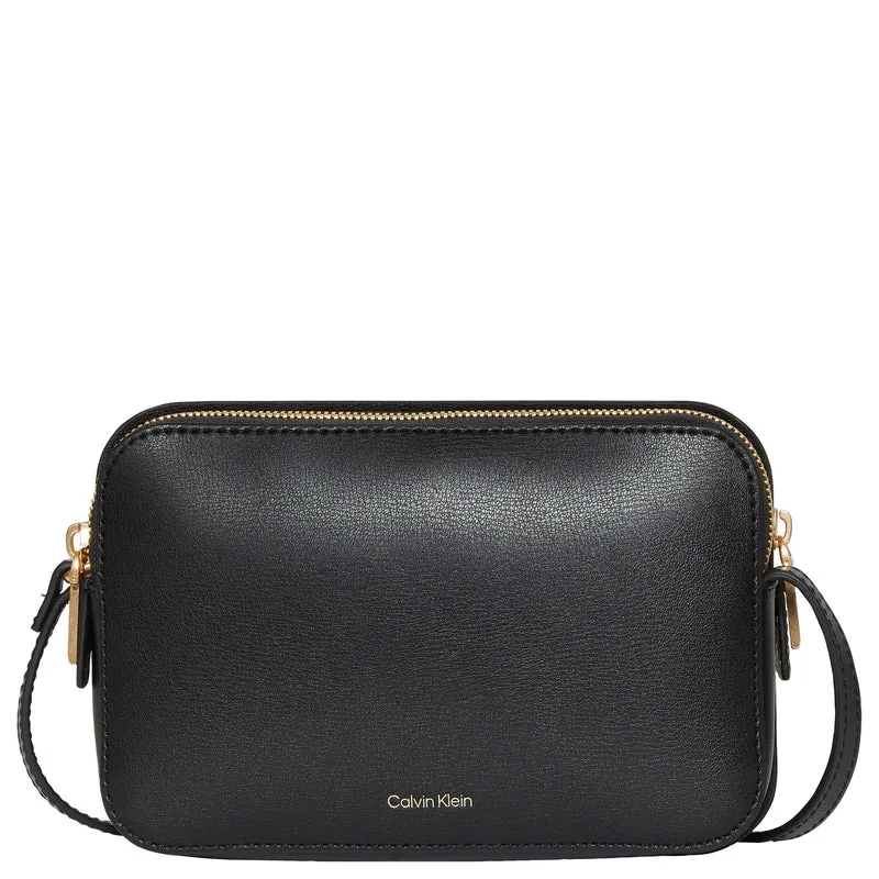 Calvin Klein Foil Logo Elongated - Umhängetasche 21 cm (black/toasted coconut)